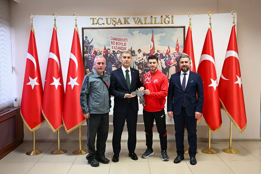 Uşak Valiliği'nden Teşekkür Mesajı: Balkan Büyükler Halter Şampiyonası'nda Dereceye Giren Sporcumuz Anıl Gökçen'e