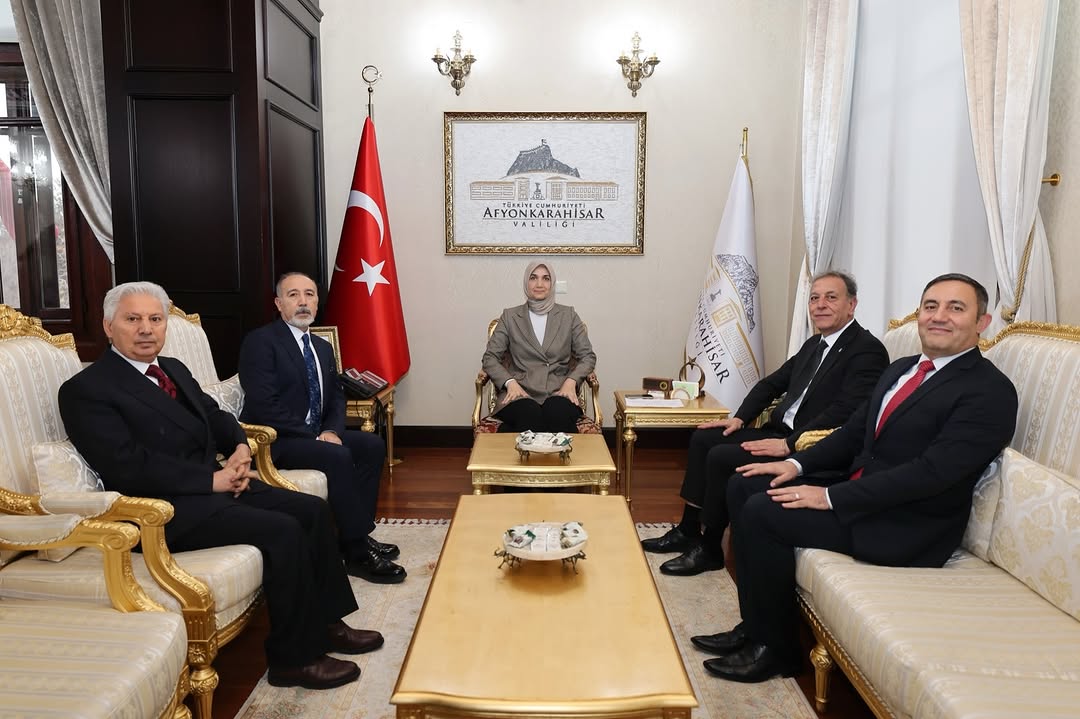 Afyonkarahisar Valiliği, Kültür ve Turizm Derneği Başkanı ve Yönetim Kurulu Üyelerini Kabul Etti