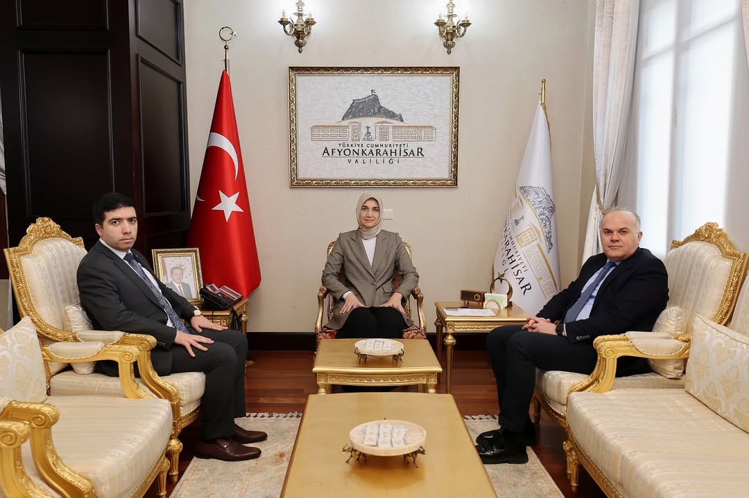 Afyonkarahisar Valiliği Doç. Dr. Kübra Güran Yiğitbaşı, Mülkiye Müfettişleri Tarkan Keskin ve Alper Taş'ı Kabul Etti