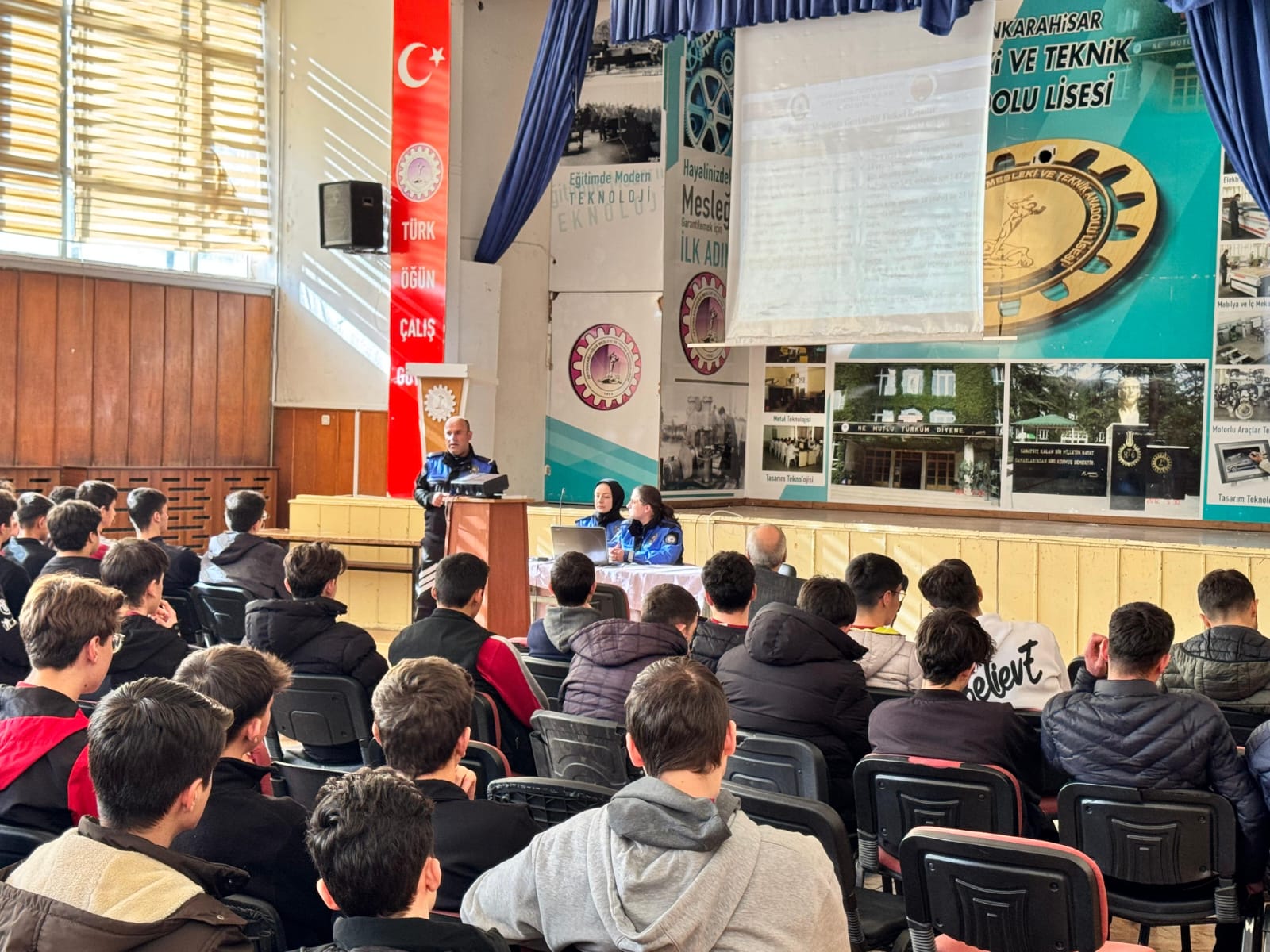 Afyonkarahisar Emniyetinden Öğrencilere Bilinçlendirme Eğitimi