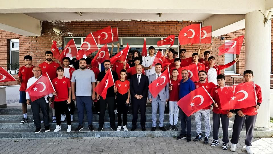 Milletvekili Taytak ve İl Başkanı Kahveci, Genç Sporcularla Buluştu