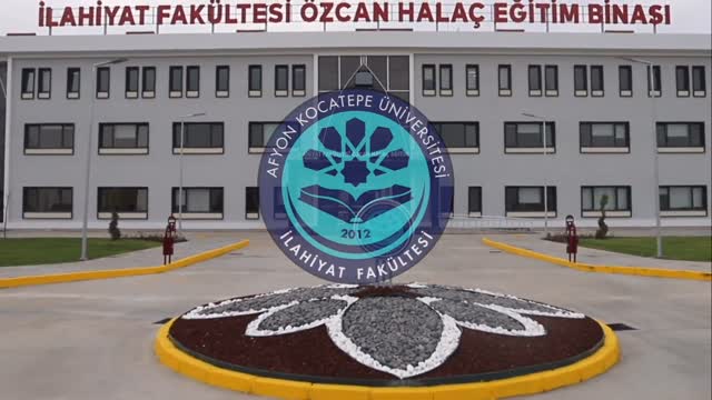 Afyon Kocatepe Üniversitesi İlahiyat Fakültesi Yeni Binasında Öğrencilerini Bekliyor