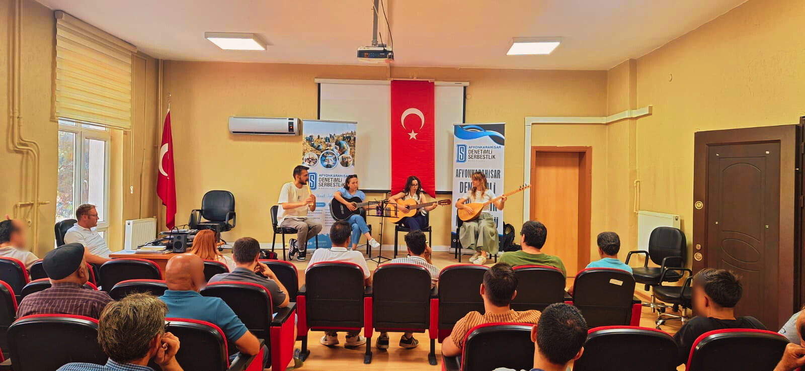 Afyonkarahisar Denetimli Serbestlik Müdürlüğü'nde Duygulu Müzik Etkinliği