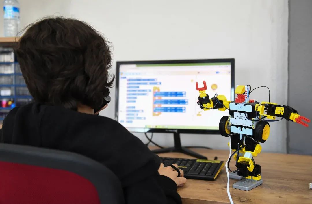 Öğrencilere “Dijital Dünyayı Güvenli Kullanım” Eğitimleri Verilecek