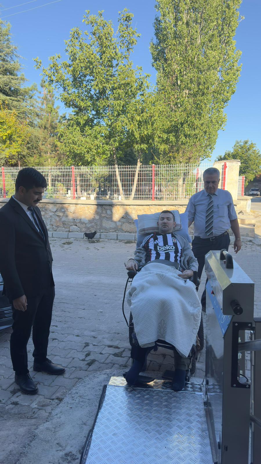 Zafer Altınışık İçin Engelli Rampası Yapıldı