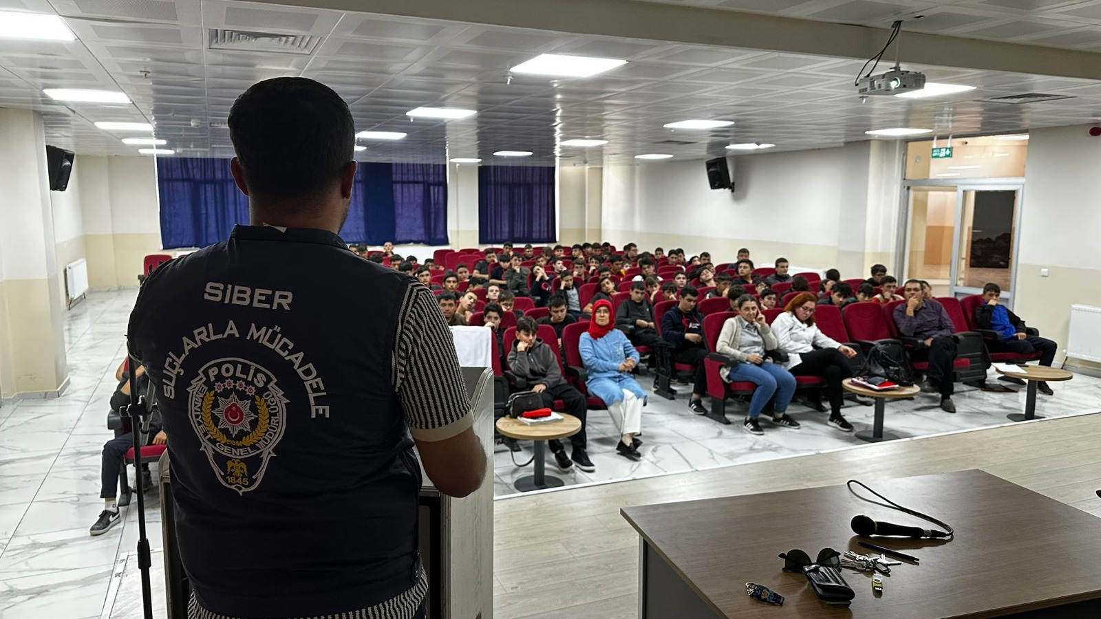 Afyonkarahisar’da SİBERAY Kapsamında 515 Öğrenciye Siber Güvenlik Eğitimi Verildi