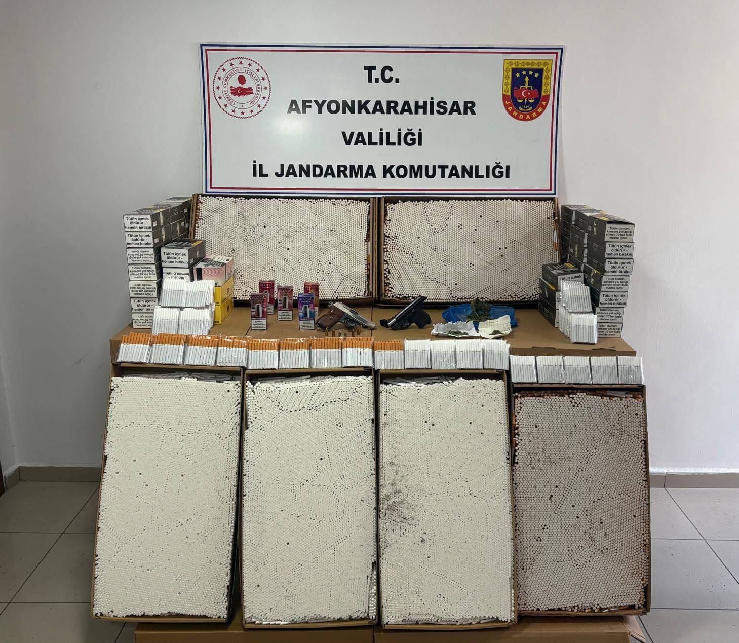 Afyonkarahisar da Jandarmadan Kaçakçılık ve Uyuşturucu Operasyonu