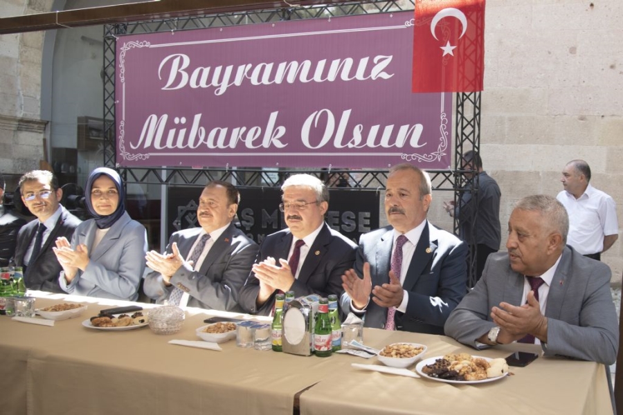 Birlik ve beraberlik içinde bir bayramlaşma