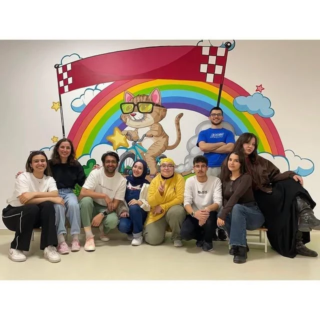 Afyon Kocatepe Üniversitesi Öğrencileri Onkoloji Ünitesine Umut Resimleri Yaptı